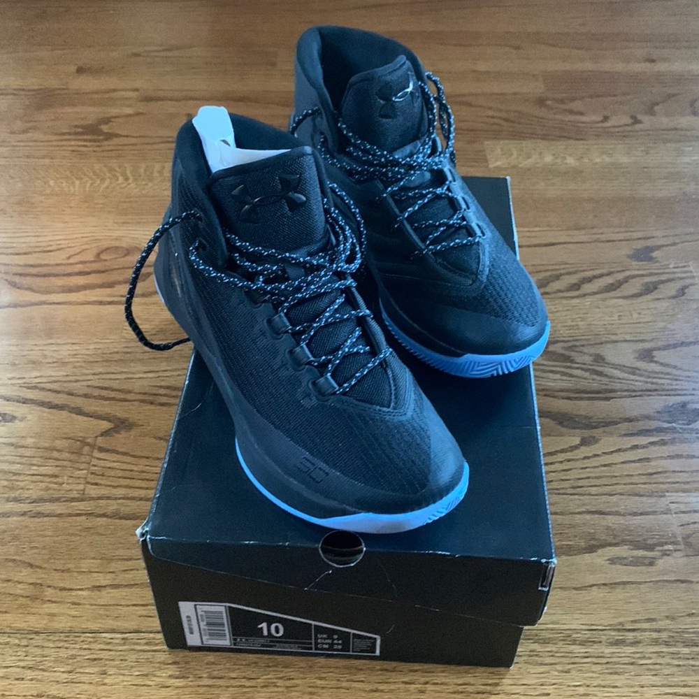 NWT Under Armour Stephen Curry 3 basketball sneakers sz 10. MSRP 139.99 Black